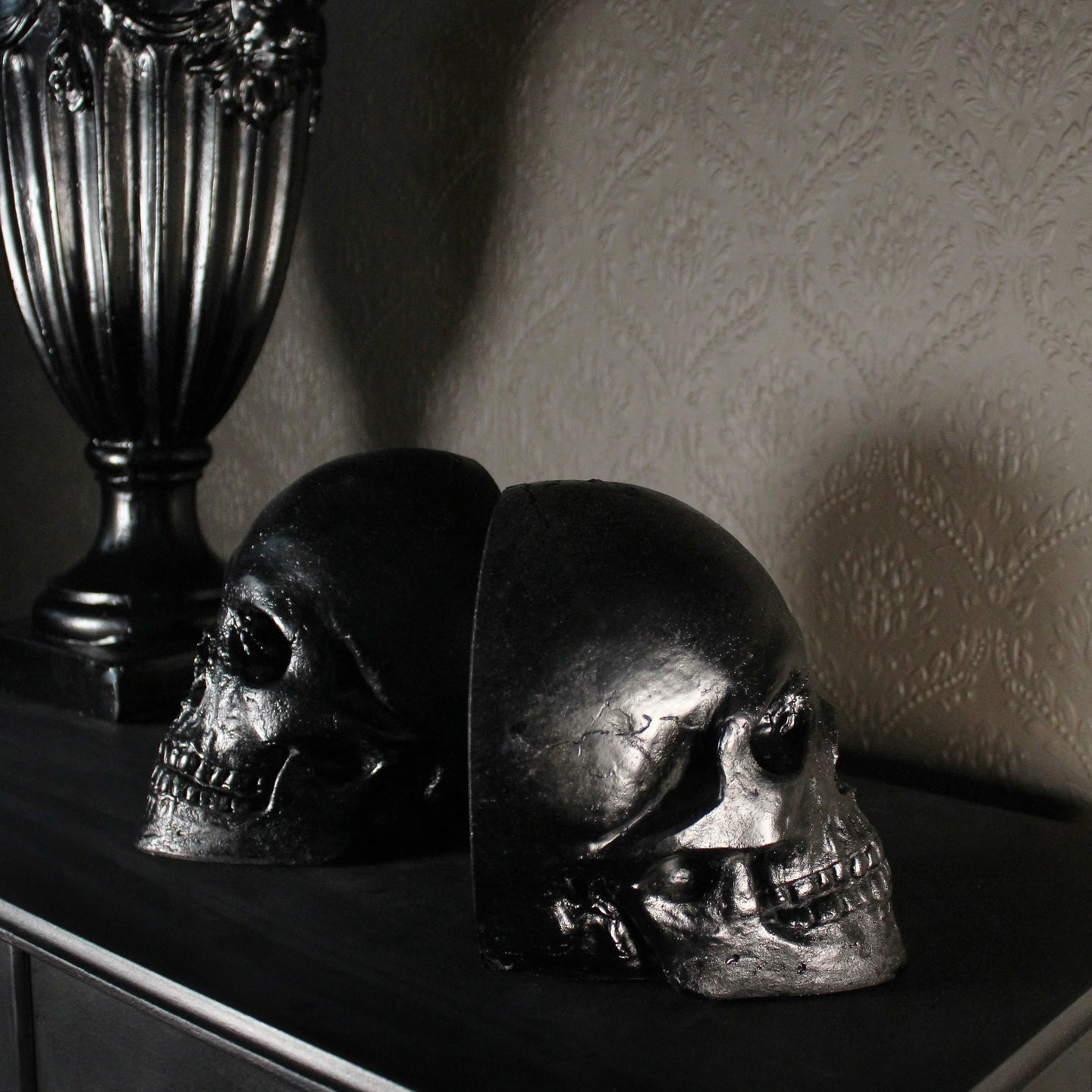 Skull bookends (full)